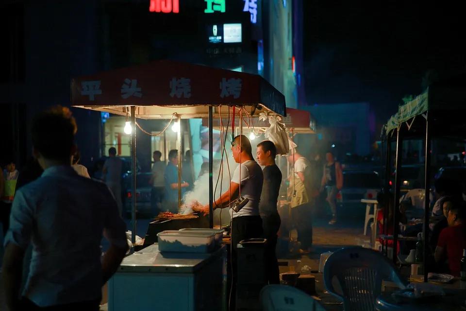 “地摊经济”火了!这丝烟火气不简单!